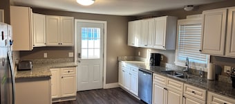 Cozy 2-bedroom house in charming Middletown with AC.