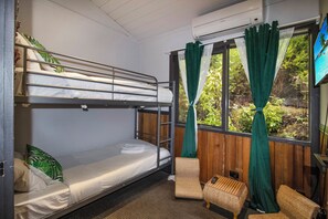 2 habitaciones, tabla de planchar con plancha, wifi y ropa de cama 