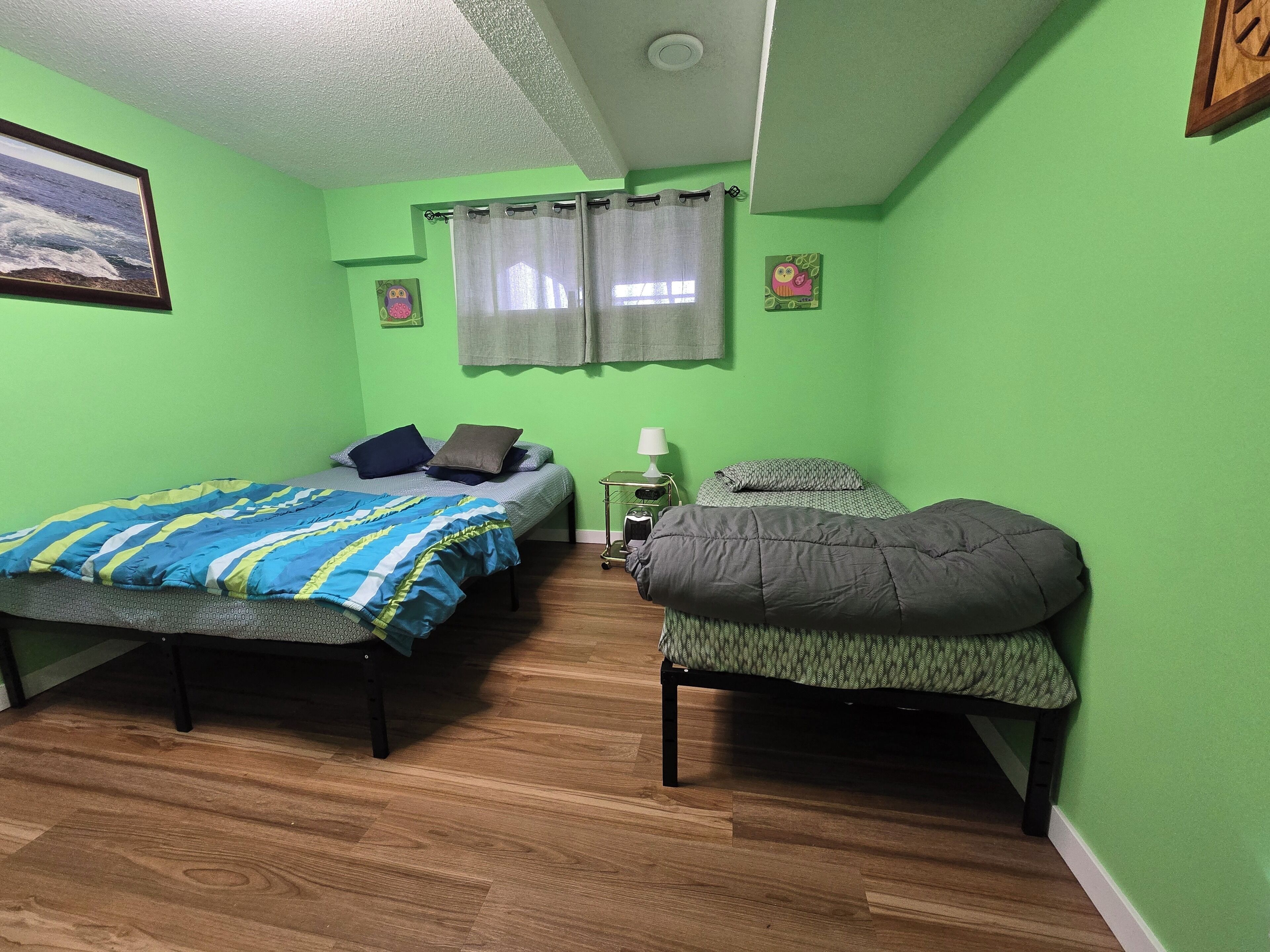 1 habitación, tabla de planchar con plancha, wifi gratis y ropa de cama 