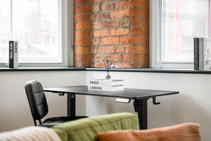Interior - Modern 2BR • Workspace • City Centre • 3 Beds (Manchester)