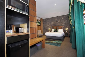 1 bedroom, iron/ironing board, WiFi, bed sheets - Little Cherry - Sun-Kissed Forest Garden, Emerald (Emerald)