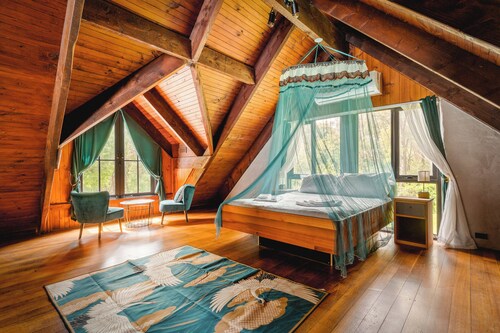 Myrtle Loft - Sun-Kissed Forest Garden, Emerald