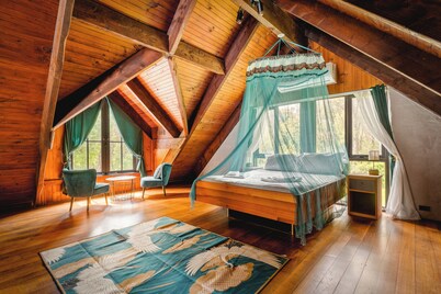 Myrtle Loft - Sun-Kissed Forest Garden, Emerald