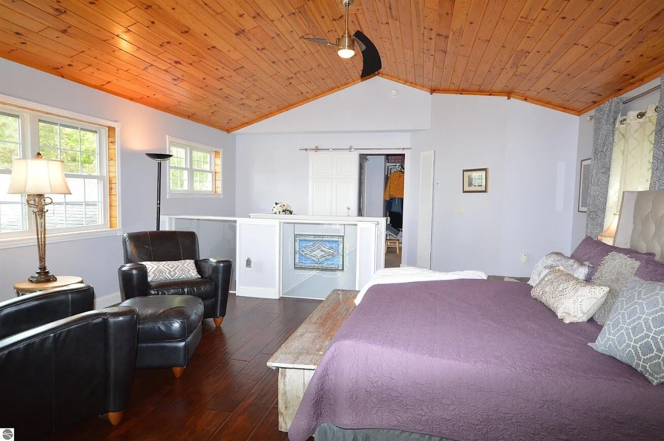 5 bedrooms, iron/ironing board, free WiFi, bed sheets