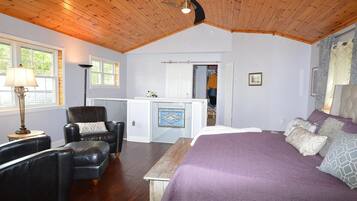 5 bedrooms, iron/ironing board, free WiFi, bed sheets