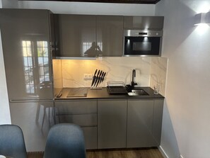 Coffee/tea maker, fridge, microwave, stovetop - Apartment topazio city center (Faro)