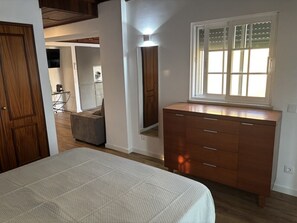 Desk, iron/ironing board, WiFi, bed sheets - Apartment safira city center (Faro)
