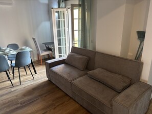 TV - Apartment safira city center (Faro)