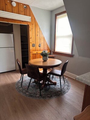 A dining area with a round table, four chairs, a potted plant, and a wooden ceiling. - 8 Acres of Privacy  Your Group Escape (Rockford)