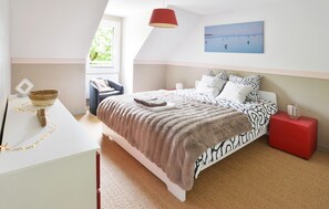 7 bedrooms, iron/ironing board, travel crib, WiFi (free) - Grande maison avec Jacuzzi (Mandres-les-Roses)