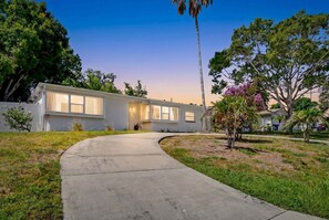 Exterior - Seminole 4BR/2BA Pool, Game Room & Fenced Yard (Seminole)