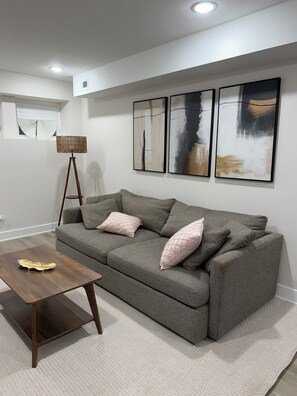 Living area - 2 bedroom apartment near the Obama Center (Chicago)