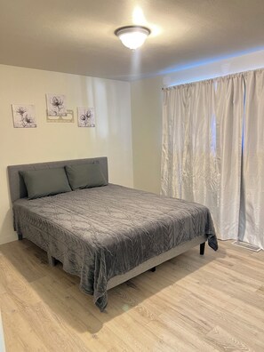 Room - 3-bedroom house in beautiful Tacoma near American Lake Family-friendly (Tacoma)