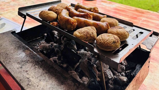 Gambar tidak terklasifikasi, 1 dari 33, tombol