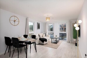 TV - Luxury 2 Bed Apt at Victoria Riverside | Parking (Leeds)