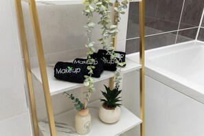 Shower, hair dryer - Luxury 2 Bed Apt at Victoria Riverside | Parking (Leeds)