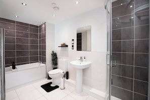 Shower, hair dryer - Luxury 2 Bed Apt at Victoria Riverside | Parking (Leeds)