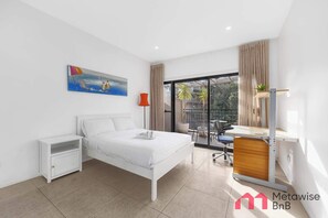 Iron/ironing board, WiFi, bed sheets - MetaWiseBnB 2BR Penthouse style near Bondi Beach & Westfield (Bondi Junction)