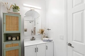 Bathroom - Modern House on a Private Wooded Lot (Sag Harbor)