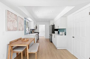 Dining - Modern House on a Private Wooded Lot (Sag Harbor)