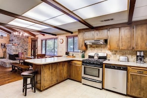 Kitchen - (42A) Megan's Retreat at The Redwoods in Yosemite (Yosemite National Park)