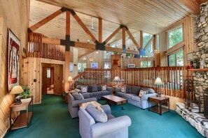 Lobby - (20A) Summit House - The Redwoods in Yosemite (Yosemite National Park)