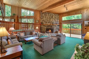 TV, fireplace, table football - (20A) Summit House - The Redwoods in Yosemite (Yosemite National Park)