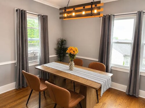 Modern Top-Floor Getaway — Peaceful & Cozy Stay
