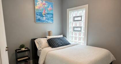 Modern Top-Floor Getaway — Peaceful & Cozy Stay
