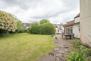 Outdoor dining - The Cottage at Homeleigh, Southwold (Southwold)