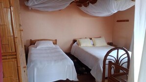 Unclassified image, 3 of 21, button - CHEZ JULIENNE  (Fianarantsoa)