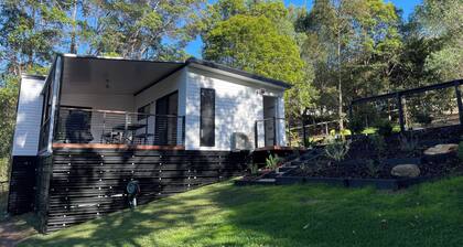 Shambarla - Doonan Guest House. Nestled in the Noosa Hinterland