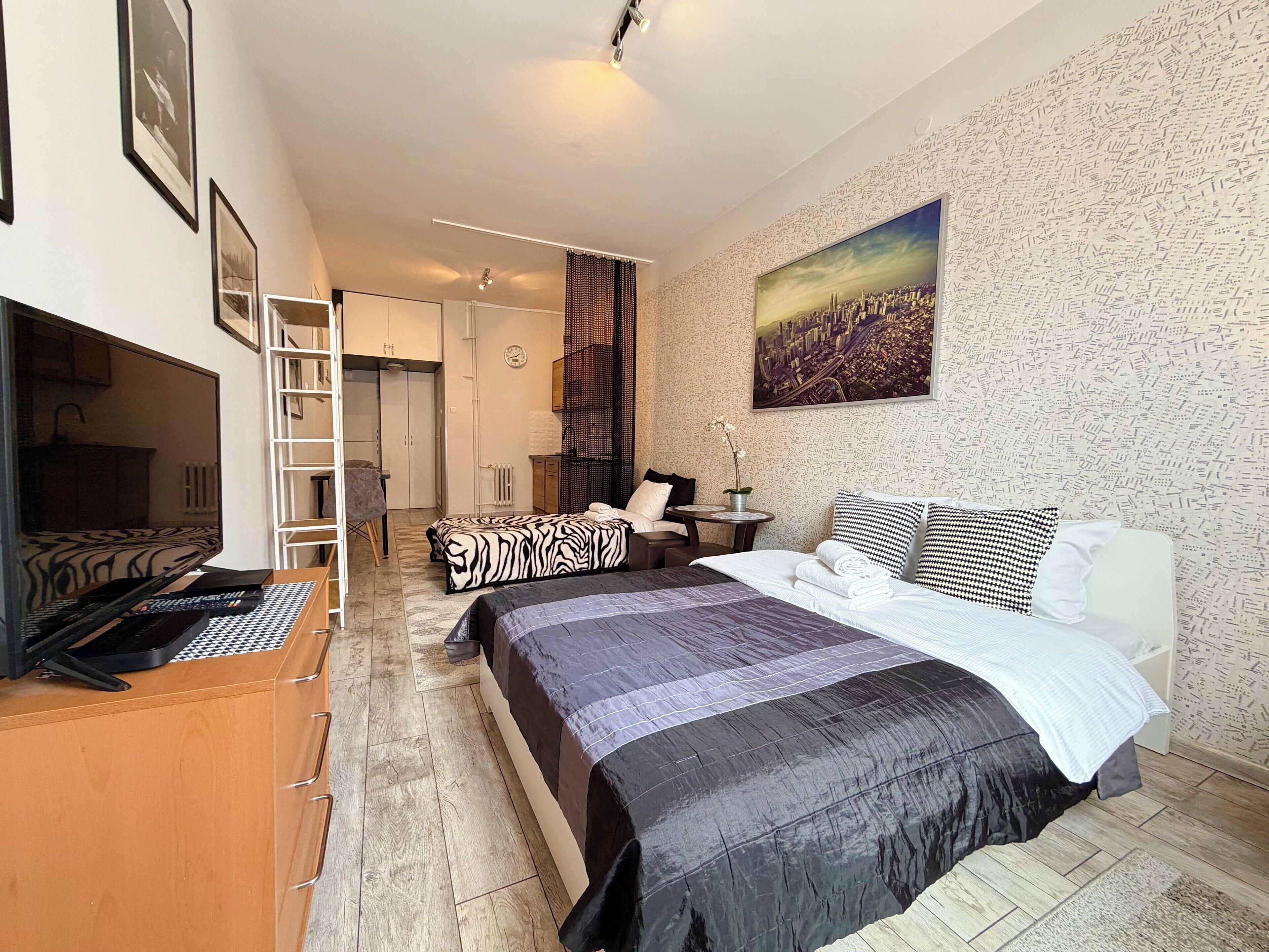 Iron/ironing board, WiFi, bed sheets