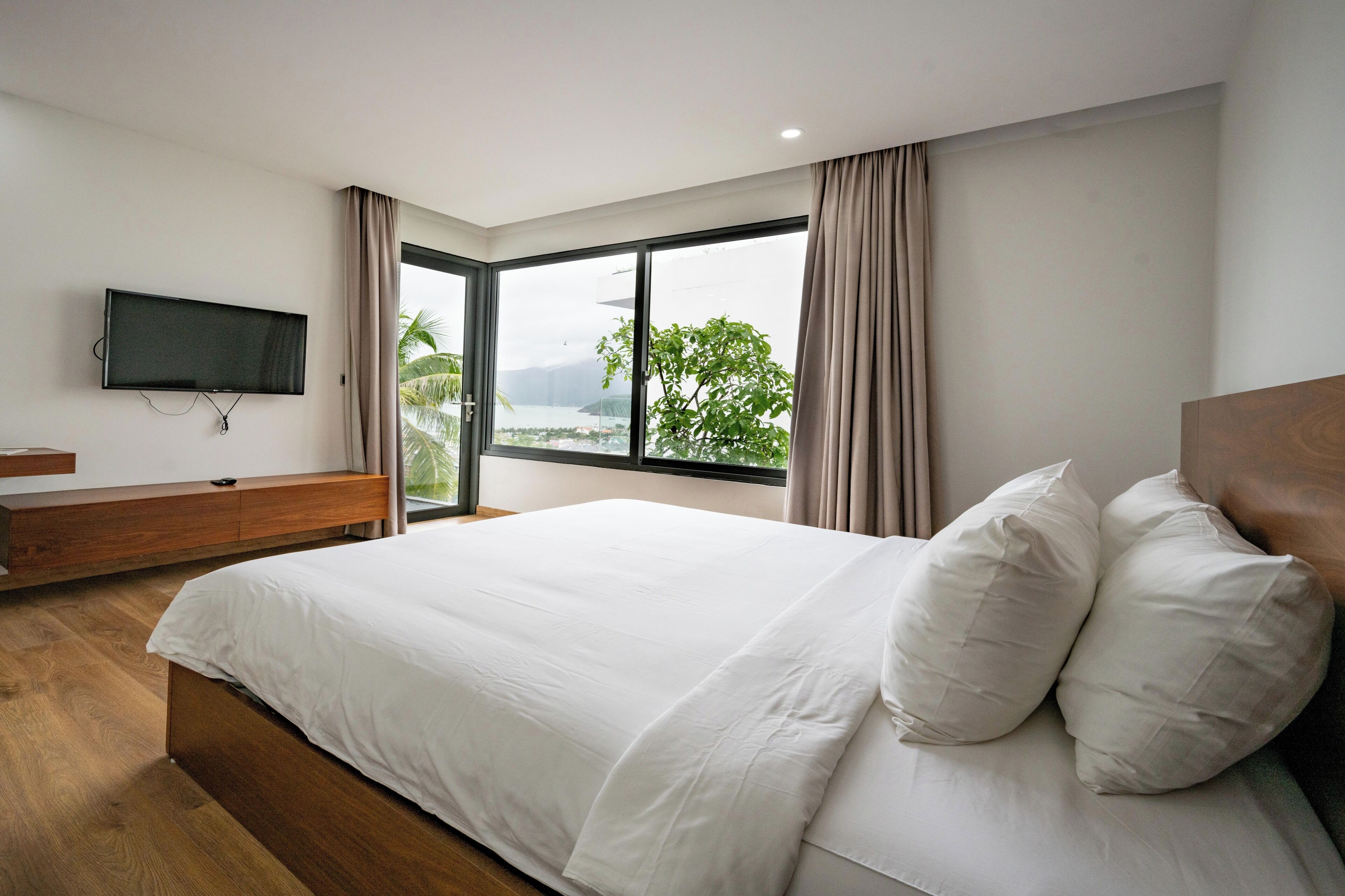 Biệt thự dành cho gia đình, 4 phòng ngủ, hồ bơi riêng, quang cảnh biển | Bộ đồ giường cao cấp, nệm cao su hoạt tính (memory foam), bàn 