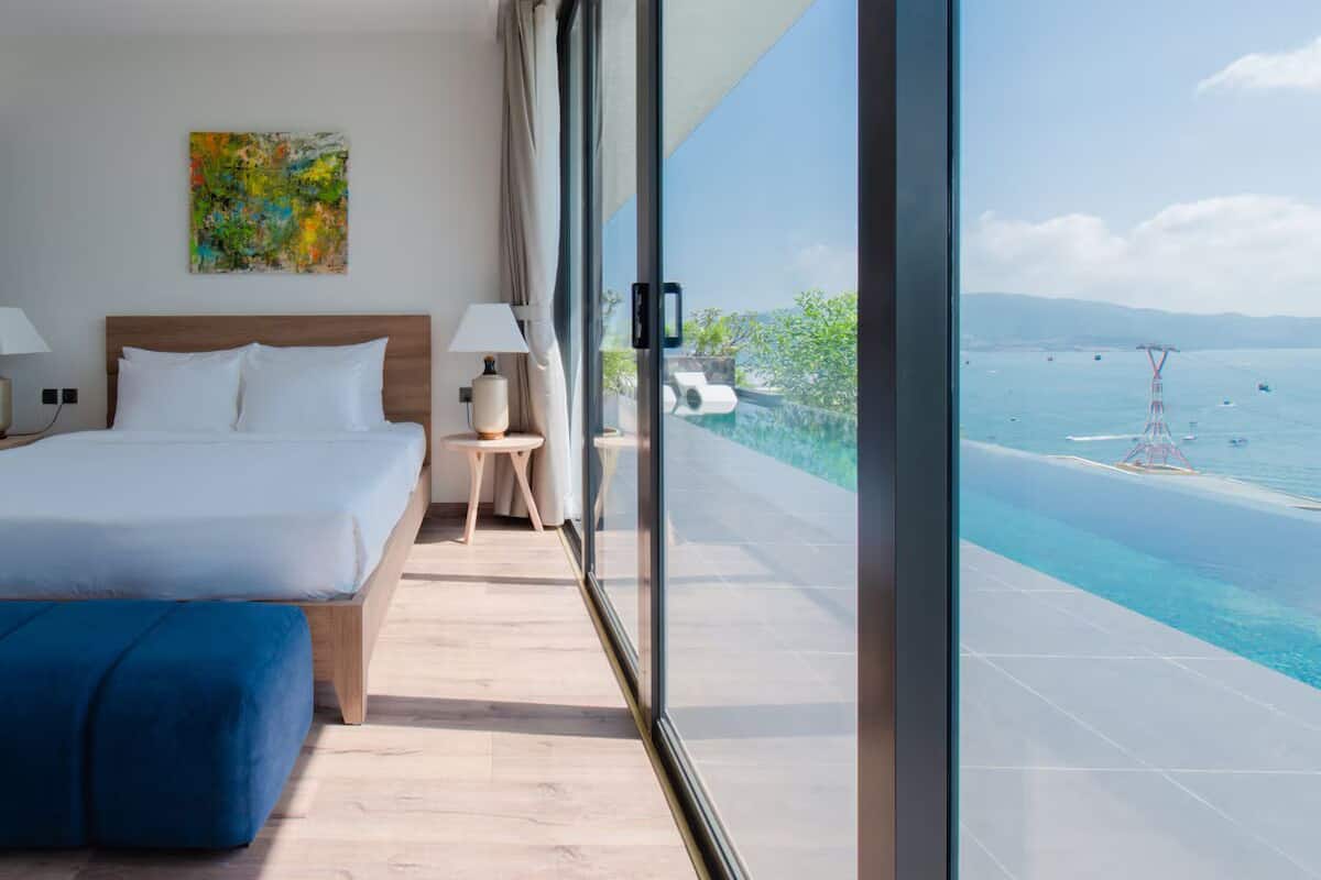 Villa, 4 habitaciones, piscina privada, frente al mar | Ropa de cama de alta calidad, colchones viscoelásticos, escritorio