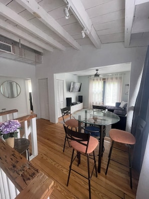 Dining - Quaint 2-bedroom cottage in the Historic Northwood District of West Palm Beach (West Palm Beach)