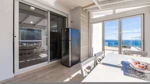 House - Blue Bay Sea View Apartment With Free Parking (Himarë)