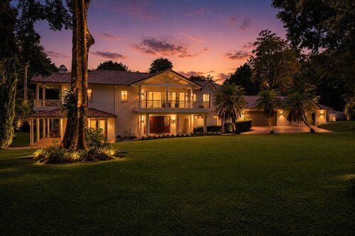 Glen Eden Manor | Luxury Hinterland Estate for Families, Friends & Retreats