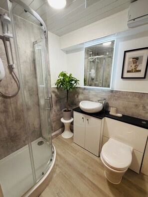 Bathroom - Albany Apartments Oban town centre (Oban)