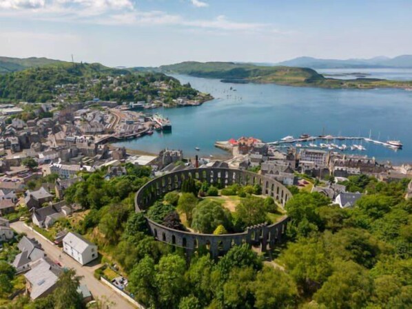 Aerial view - Albany Apartments Oban town centre (Oban)