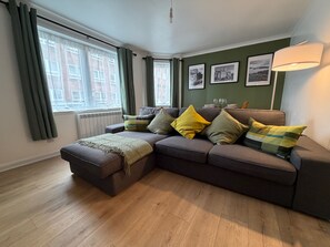 Living area - Albany Apartments Oban town centre (Oban)