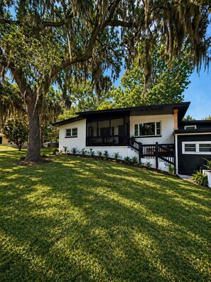 Exterior - Cozy Mod Escape, Sleeps 7,  "Oak Tree House" in Clermont Florida (Clermont)