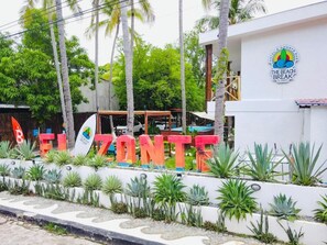 Property grounds - THE BEACH BREAK HOTEL EL ZONTE (Municipio de Chiltiupan,)