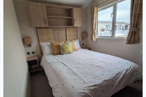 Room - 3 bedroom caravan Heacham by  amenities (Heacham Near Kings Lynn)