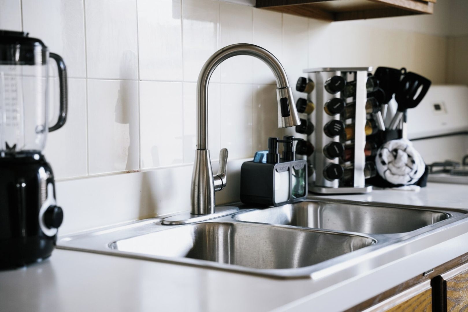 ✔️ Toaster, blender, mixer, Crockpot, ice maker, electric water heater