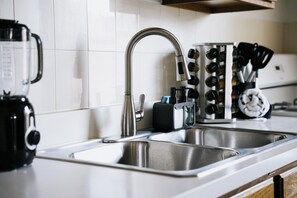 ✔️ Toaster, blender, mixer, Crockpot, ice maker, electric water heater
