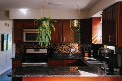 3BR Modern Apt • Gym • Workspace • Quiet Location