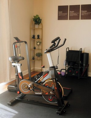 ~ MAINTAIN YOUR FITNESS ROUTINE WITH OUR WELL-EQUIPPED GYM  ~ - Gym • Workspace • Near O’Hare • New Modern 3BR (Chicago)