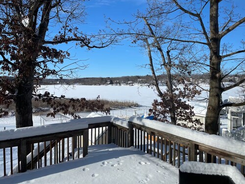 Stunning Family Lake House on Lake Beulah near Alpine Valley 90 min from Chicago