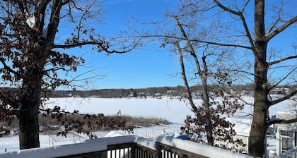 Stunning Family Lake House on Lake Beulah near Alpine Valley 90 min from Chicago